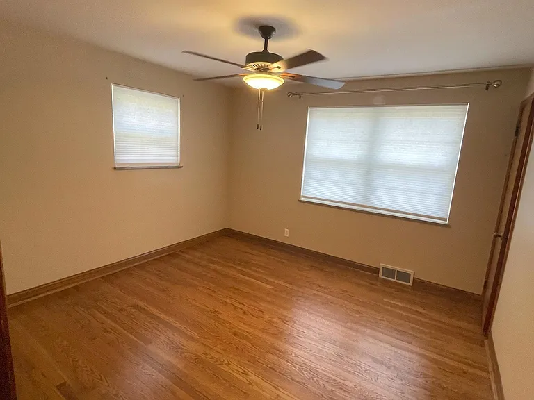 425 James Ave — Photo 10