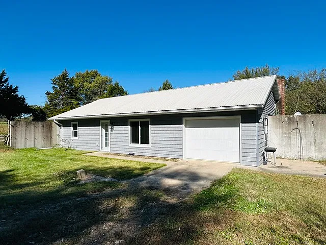 3 bed, 1290 sqft, $1,500 — Photo 2
