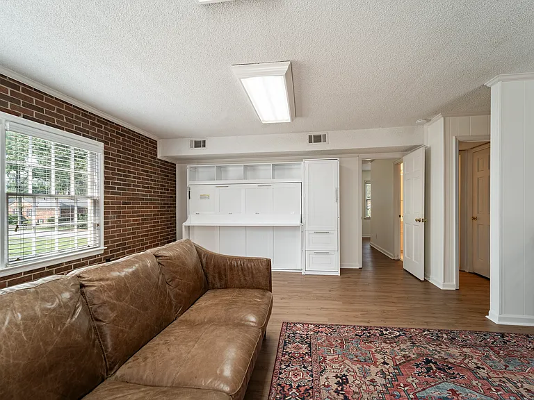 605 Regent Rd — Photo 23