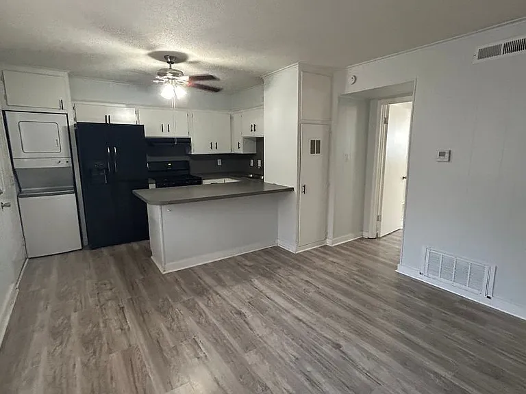 969 W Holly St — Photo 5