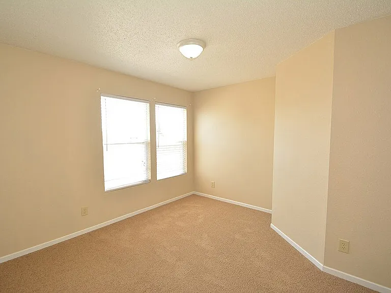 5660 Grassy Bank Dr — Photo 22