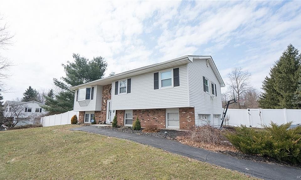 1st image of 9 Gunsch Estates Dr