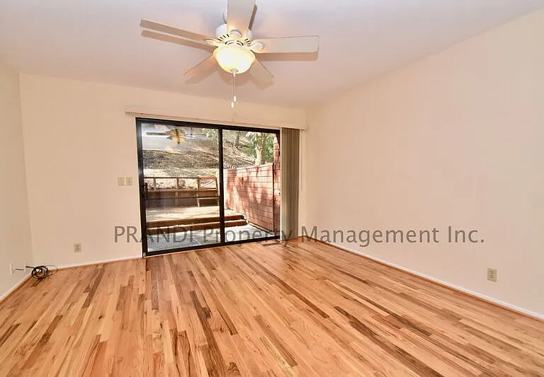 1033 Susan Way — Photo 6