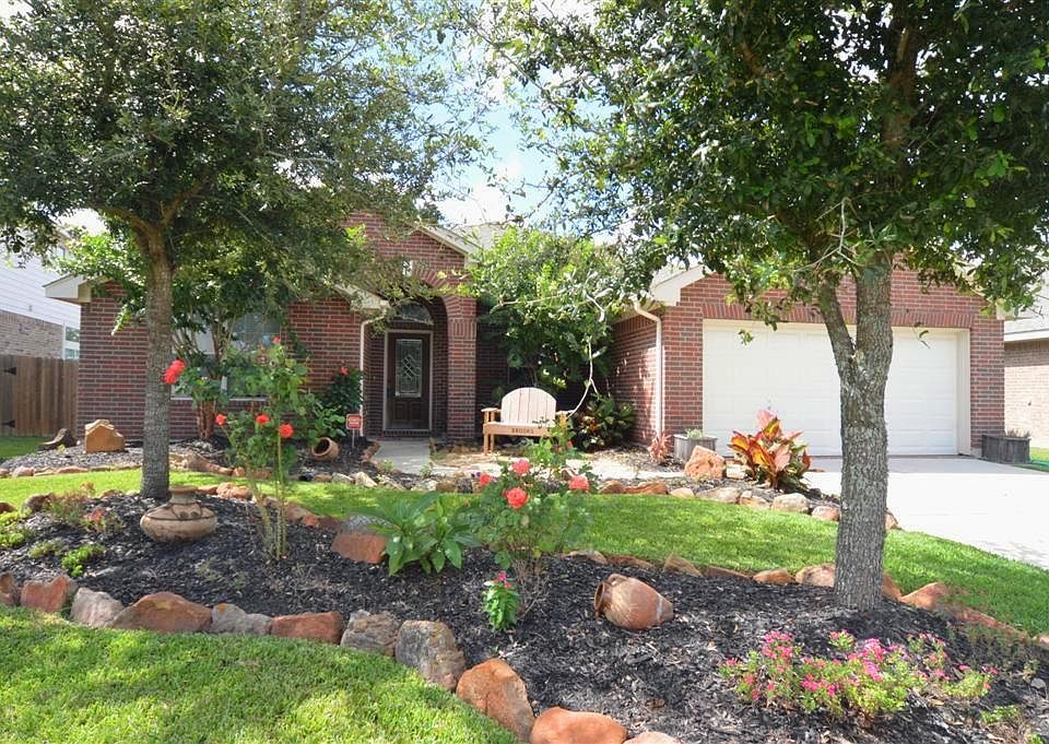 1st image of 621 Castle Cove Ln