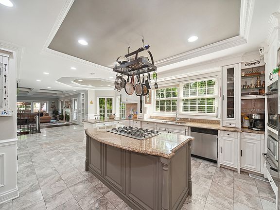 4th image of 35 Acorn Ln