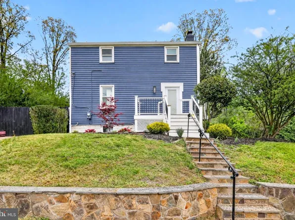 2213 S Dinwiddie St, Arlington, VA 22206