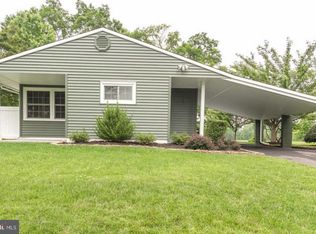 29 Twig Ln, Levittown, PA 19054
