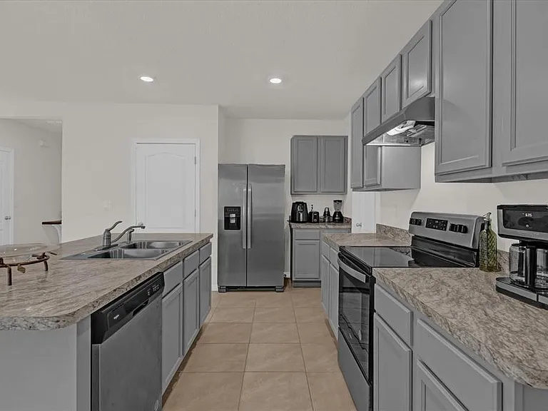 1444 Berry Ln — Photo 7