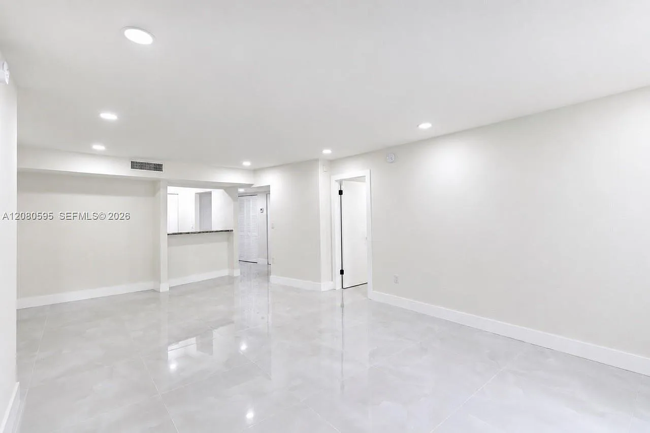 Springcrest Condo — Photo 3