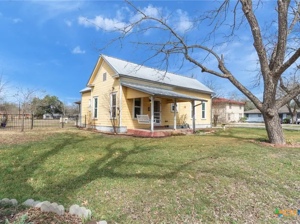 703 Bois Darc St, Lockhart, TX 78644