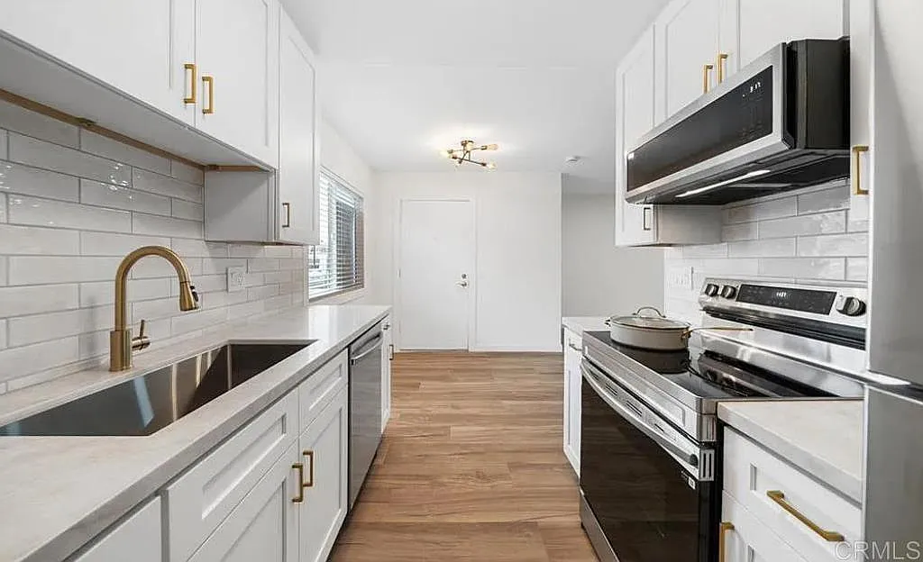 2 bed, 897 sqft, $2,795 — Photo 1