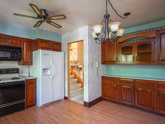 4th image of 601 W 63rd Ave