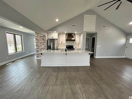 4th image of 12 Beech Point Dr