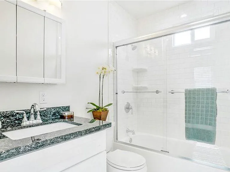 226 Avenue C — Photo 21