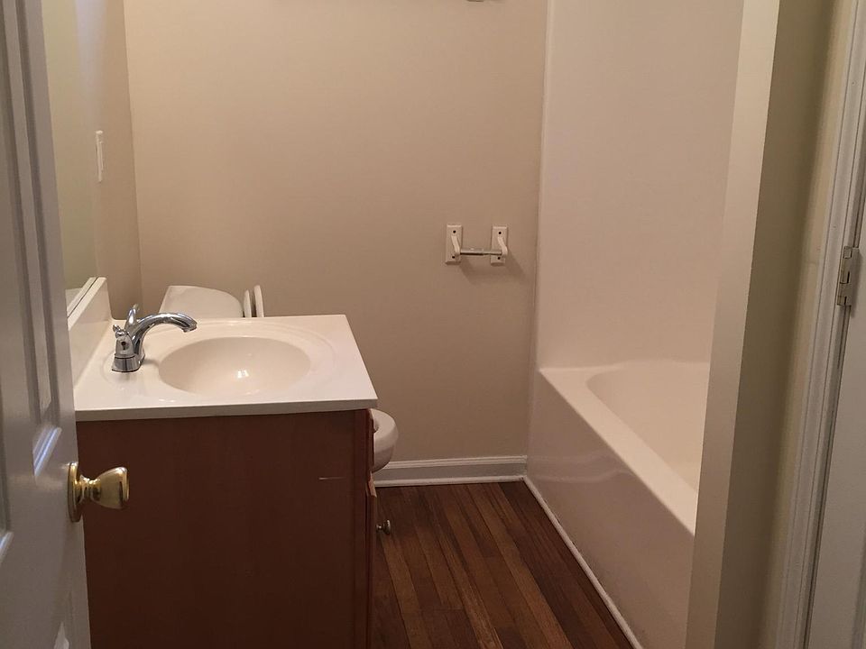 2nd image of 42R Shepard St