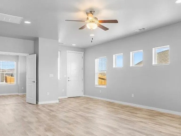 4561 Madison Rd — Photo 3