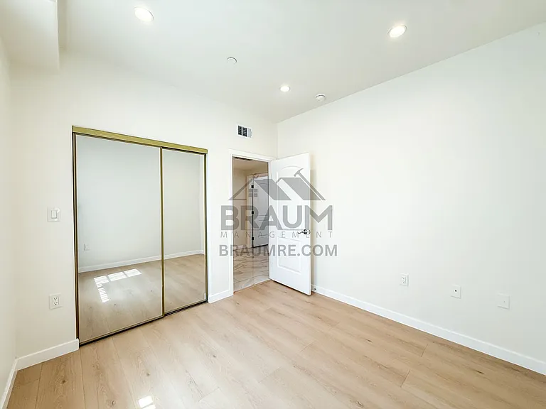 1423 Franklin St — Photo 42