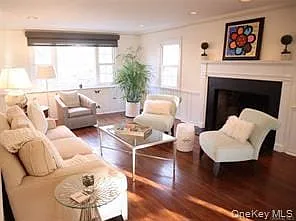 4 bed, 2.5 bath, 2960 sqft, $8,000 — Photo 4