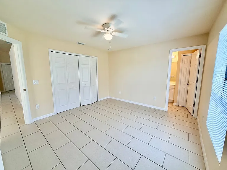 1044 NE 8th Pl — Photo 16