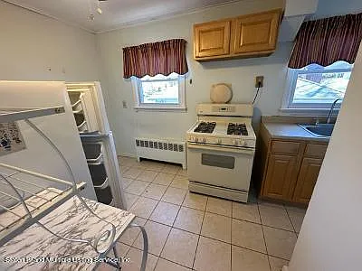 70 Goodwin Ave — Photo 3