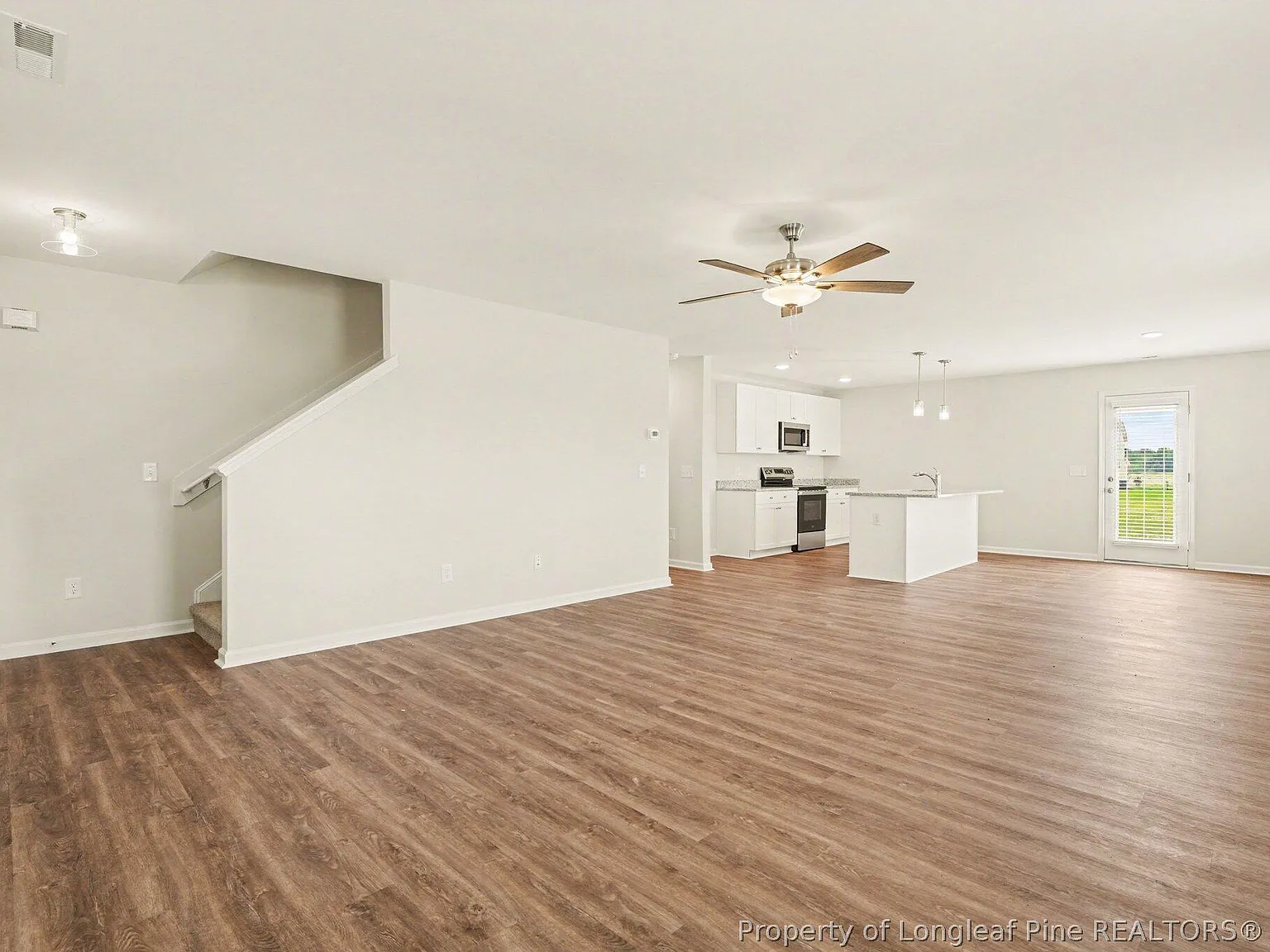 4 bed, 2.5 bath, 2162 sqft, $2,100 — Photo 4