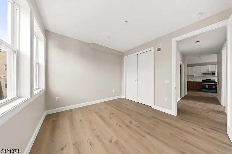 3 bed, 1.0 bath, $3,200 — Photo 4