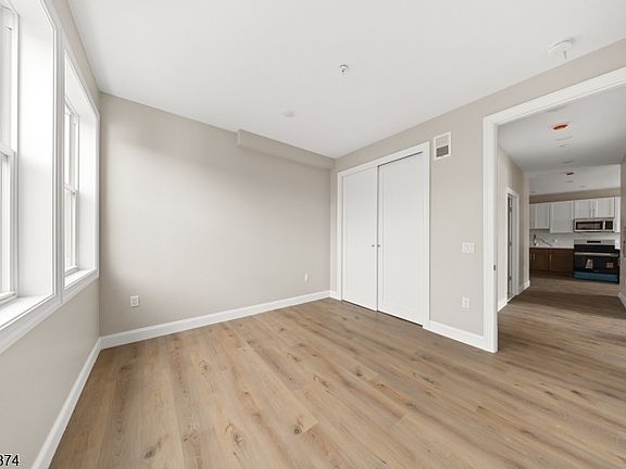 4th image of 17 Wickham St #202