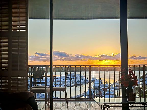 5th image of 120 Lakeshore Drive #735