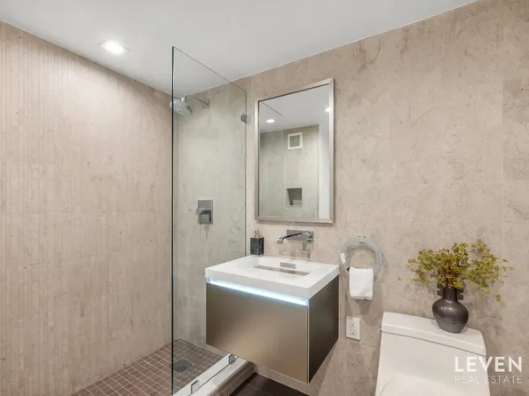 235 East 55th Street image 13 of 17