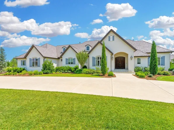10601 E Summerfield Cir, Wichita, KS 67206