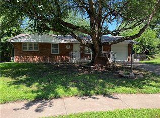 4222 E 42nd Ct, Independence, MO 64055