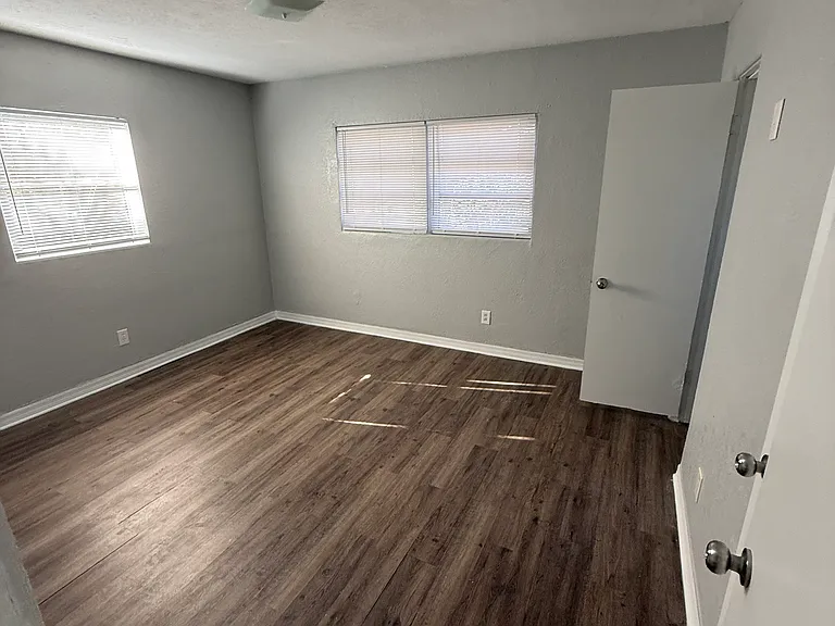 4012 Meadowbrook Ave — Photo 9