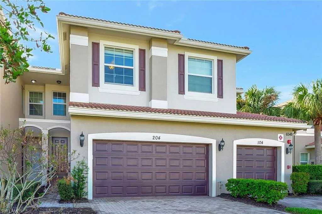3 bed, 2.5 bath, 2288 sqft, $6,000 — Photo 2