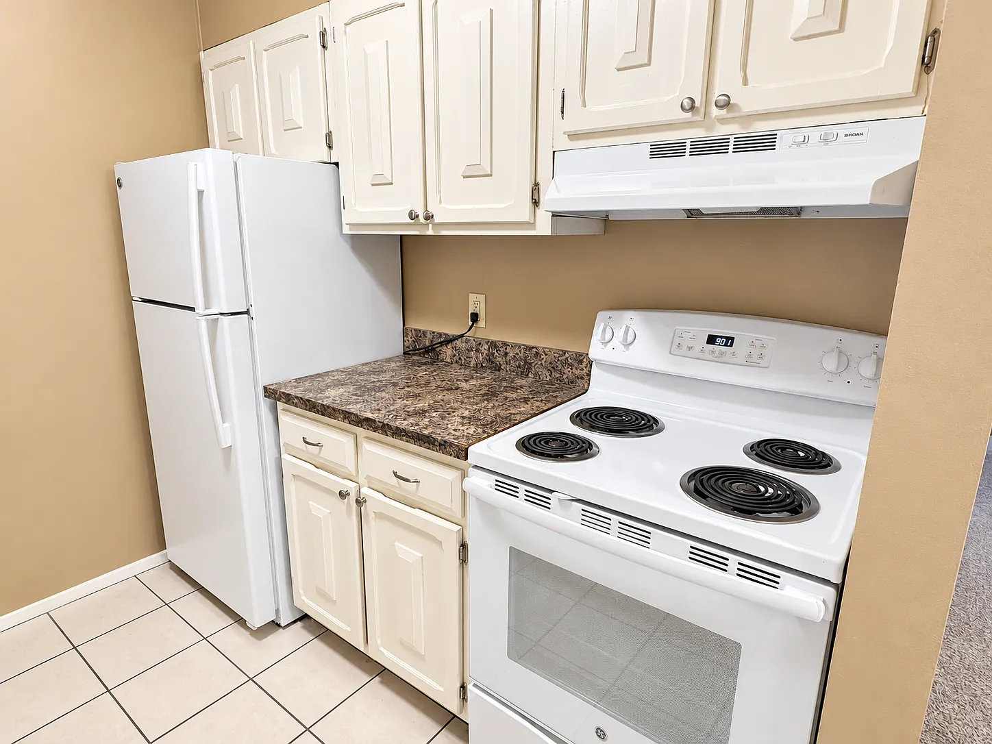 2 bed, 1.5 bath, 1000 sqft, $1,149 — Photo 2