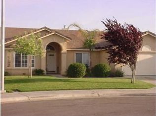 2872 Summer Ln, Madera, CA 93637