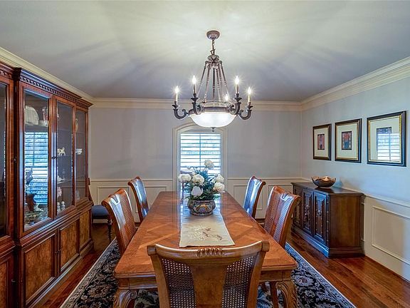 3rd image of 3816 Alta Vista Ln