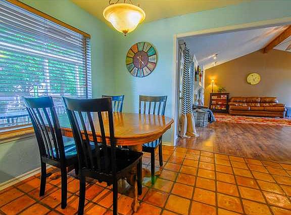 5th image of 208 E Parkland Dr