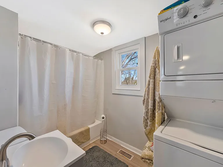 1214 School St — Photo 13