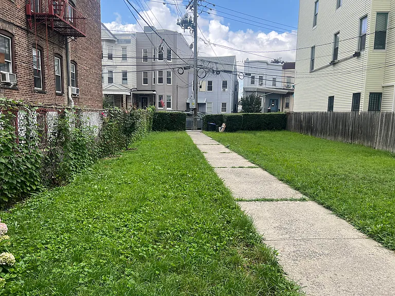 334 Summit Ave #1 — Photo 4