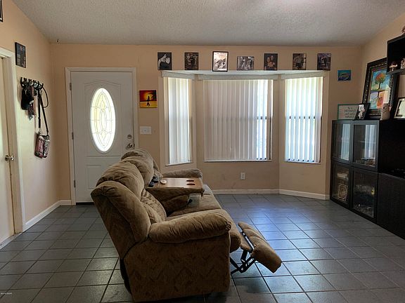 5th image of 2270 10th Ave