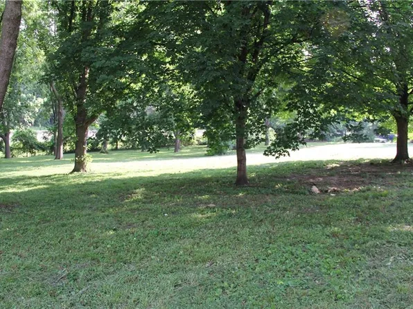 2117 S 18th St, Saint Joseph, MO 64503
