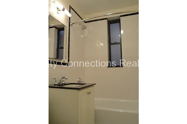 Rented by City Connections Realty | media 32