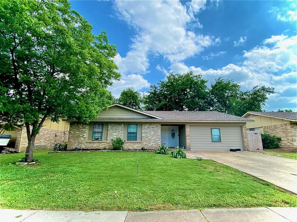 230 Price Dr, Lewisville, TX 75067