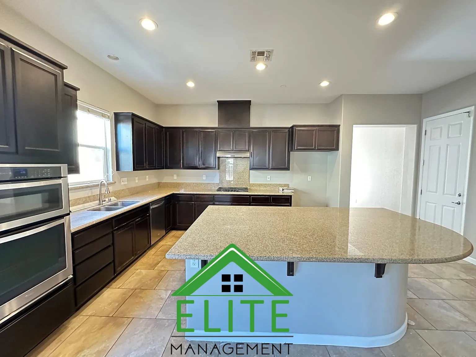 4 bed, 2173 sqft, $2,950 — Photo 3
