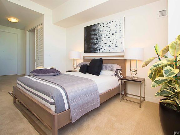 5th image of 300 Berry St #1604