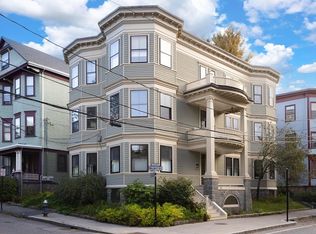162 Walnut St #2, Brookline, MA 02445