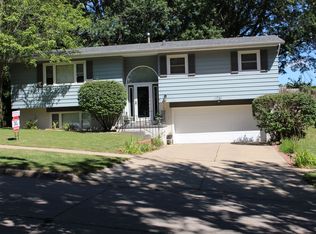 1721 Hillside Dr NW, Cedar Rapids, IA 52405