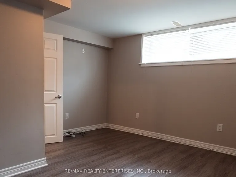 8 Salmond Ct #LOWER — Photo 4