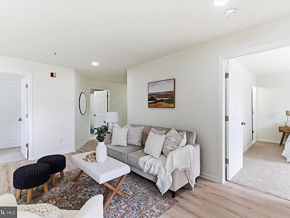 4th image of 8811 Stone Ridge Cir APT 103