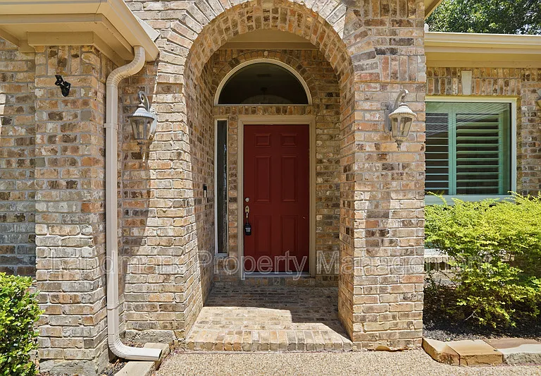 900 Muirfield Dr — Photo 5